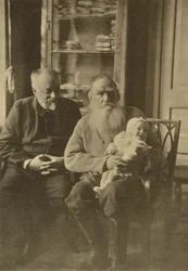 Den russiske forfatter Leo Tolstoj med sin svigersøn og barnebarn, Rusland, c1905-c1906