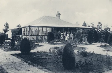 Socialt liv ved minerne, et minelederhus (s/h-billede)