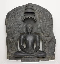 Jain Tirthankar Parshvanath med Serpent Hood siddende i meditation (Dhyamudra), fra Karnataka, Indien (Chlorite)