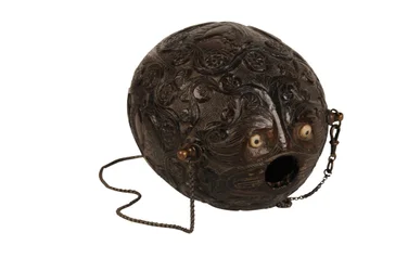 Udskåret kokos pulver kolbe bugbear, spansk koloni, ca. 1800 (kokosnød)