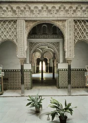 Patio de las Munecas, 12.-14. århundrede