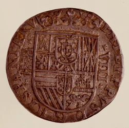 Sølvmønt (8 reales) fra Spanien: Filips (Filippo eller Philippe) II (1556-1598) regeringstid. 1589 Diam. 3,5 cm Napoli, museo archeologico