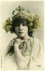 Henriette Rosine Bernard aka Sarah Bernhardt (1844-1923) som "Den fjerne prinsesse", et skuespil af Edmond Rostand. (s/h foto)