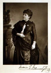 Marie Effie Wilton Bancroft (1839-1921), skuespillerinde og teaterleder, portrætfotografi (s/h-foto)