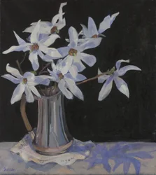 Hvide magnoliaer i sølvkande, 2019