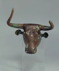 Tyrhoved med kongelig sumerisk indskrift, beslag til et møbel eller en harpe, fra Telloh (det gamle Girsu), tidlig dynastisk periode, ca.2500-2400 f.Kr. (kobber) (se også 208504)