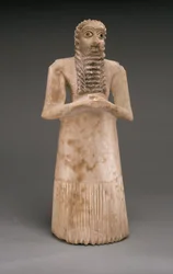 Stående mandlig tilbeder, tidlig dynastik, ca. 2900-2600 f.Kr. (gipsalabast, skal, sort kalksten, bitumen)