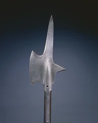 Hellebard (stål og træ)