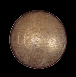 Orientalsk kunst: dekoreret med kobber- og sølvskål. 13. eller 14. århundrede. Fra Syrien. Paris, Louvre-museet