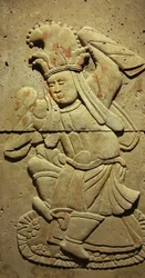 Terracotta stele med danser, Tang-dynastiet (618-907), opdaget i Shaanxi-provinsen, Steles Forest Museum i Xian. Fotografi, Leonard de Selva, Kina, 2006.