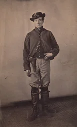 Unionskavalerisoldat med pistol i hylster, 1861-65.