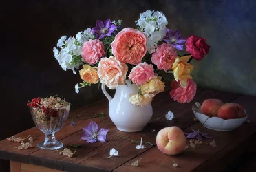 Blomsterstilleben med ferskner