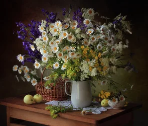 Stilleben med sommerblomster