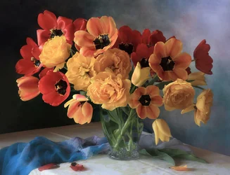 Farvestrålende tulipanbuket