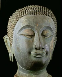 Hovedet af en kæmpe Buddha (bronze)