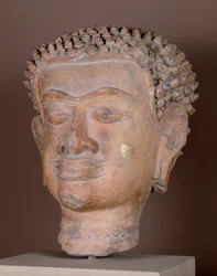 Leder af Buddha, Haripunjaya Kingdom (terracotta)