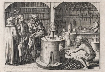 Tre lærde samtaler i alkymiværkstedet med ovn og instrumenter - Gravering af Theodore de Bry (1528-1598), til alkymiafhandlingen ""Tripus avreus, hoc est, Tres tractatus chymici selectissimi"" af Michael Maier (1569-1622)