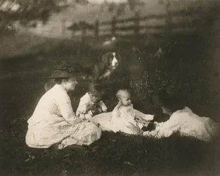 [Frances, Artie og Tom Crowell samt Susan Macdowell i Avondale, PA.]
