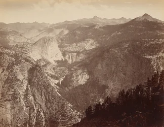 [Yosemite Valley fra oven] / [Yowiye og Piwyack. Vernal og Nevada Fall. Yosemite Valley fra Glacier Point].