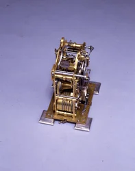 Miniature slående beslagsur, nr. 222, ca. 1695 (metal) (se også 834228-31)