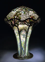 En bordlampe af blyindfattet glas „Spindelvæv“ fra Tiffany Studios, ca. 1906