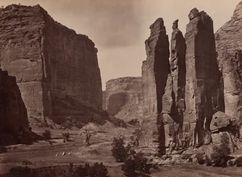 Canyon de Chelly. Grand Canyons vægge, omkring 1200 fod høje.