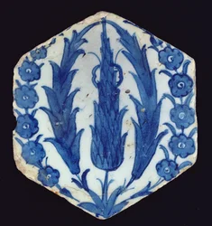 Sekskantet Isnik-flise med cypresser og en prunus, 1560-70 (lertøj med farvet underglasur)