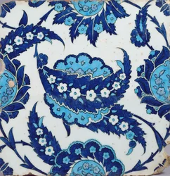 Flise, Iznik, tyrkisk, 1540-50 (stenpasta med polykrom under glasur)