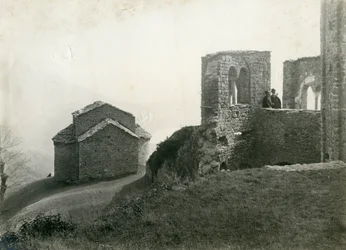 Klosteret San Pietro al Monte, Civate, Lombardiet, Italien, fotografi af Ugo Monneret de Villard, ca. 1910