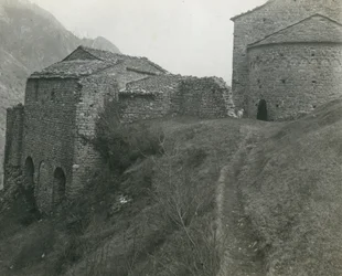 Klosteret San Pietro al Monte, Civate, Lombardiet, Italien, fotografi af Ugo Monneret de Villard, ca. 1910