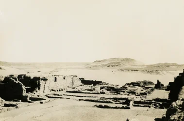Kommercielt område i Sankt Simeons kloster, Aswan, Egypten, foto af Ugo Monneret de Villard