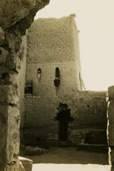 Interiør af stor borg (qasr) i Sankt Simeons kloster, Aswan, Egypten, foto af Ugo Monneret de Villard