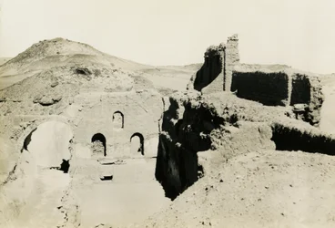 Interiør af stor borg (qasr) i Sankt Simeons kloster, Aswan, Egypten, foto af Ugo Monneret de Villard