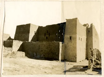 Stort tårn (qasr) i Sankt Simeons kloster, Aswan, Egypten, foto af Ugo Monneret de Villard