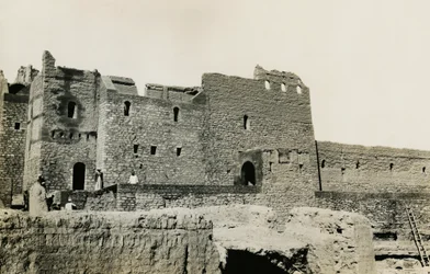Simeon-klosteret efter restaureringen, Aswan, Egypten, foto af Ugo Monneret de Villard