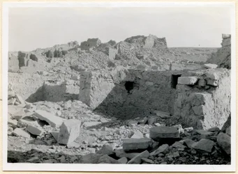 Ruinerne af den sydlige kirke, udsigt til apsis, Sabagura, Egypten, foto af Ugo Monneret de Villard