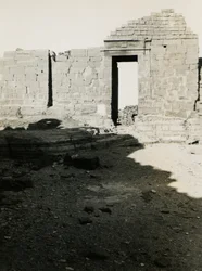 Ruiner af et tempel, Qasr Ibrim, Egypten, foto af Ugo Monneret de Villard