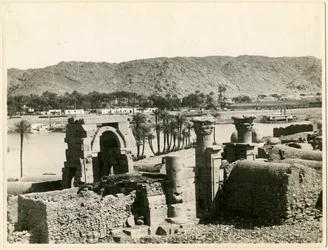 Osiris-templet, før det blev restaureret, Bigeh-øen, Egypten, foto af Ugo Monneret de Villard