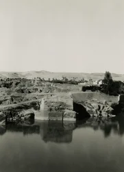Tempelruiner på øen Elephantine med Kleopatras bad i forgrunden, Aswan, Egypten, foto af Ugo Monneret de Villard