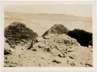 Grave i nekropolis, Sankt Simeons kloster, Aswan, Egypten, foto af Ugo Monneret de Villard