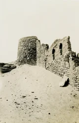 Simeon-klostrets tårn, Aswan, Egypten, foto af Ugo Monneret de Villard