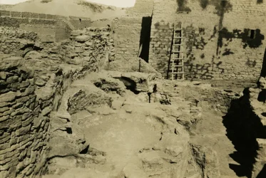 Udsigt over det kommercielle område i Sankt Simeons kloster, Aswan, Egypten, foto af Ugo Monneret de Villard