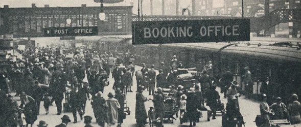 En feriescene på Liverpool Street Station, 1926