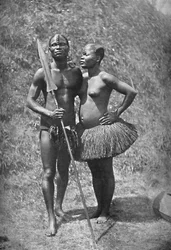 En Mulolo Congo-kriger og hans kone fra de centrale Congo-regioner, 1902