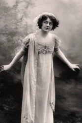 Adrienne Augarde 1882-1913, engelsk skuespillerinde, 1907