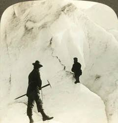 Blandt bjerge og iskløfter - enorme sprækker af Brigsdal-gletsjeren, - Norge, c1905.