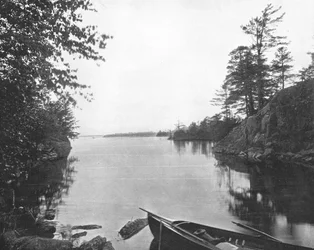 Blandt de tusinde øer i St Lawrence-floden, Canada, ca. 1900.