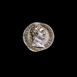 Gammel romersk mønt, der viser buste af Domitian, 81-96 e.Kr. (foto)