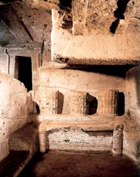 Etruskisk arkitektur: Klokkegrav. 7. århundrede f.Kr. Cerveteri. Nekropolis af Monte Abatone. Italien