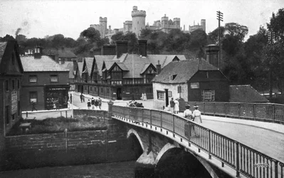 Arundel Slot og bro, Arundel, West Sussex, c1900-c1920s